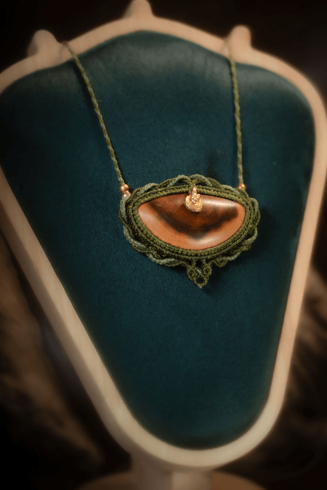 Solanéa - Talisman bois d'abricotier