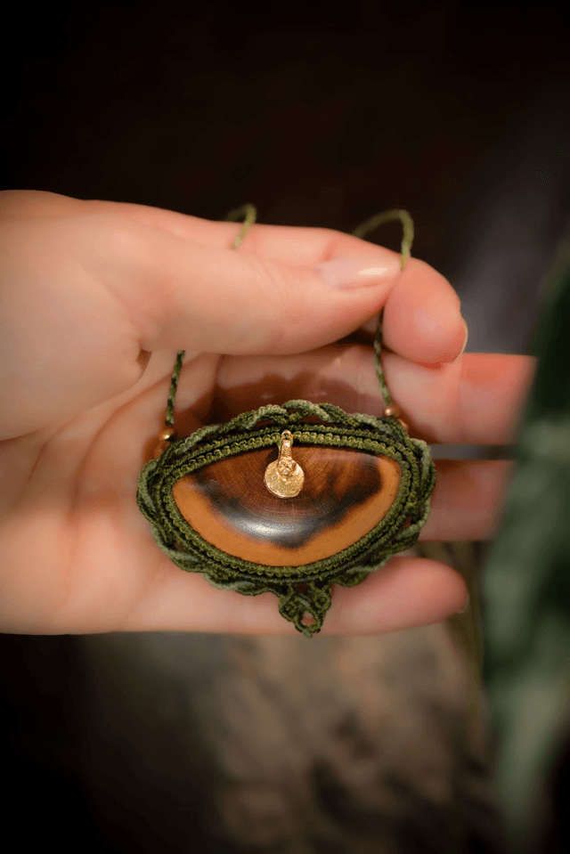 Solanéa - Talisman bois d'abricotier